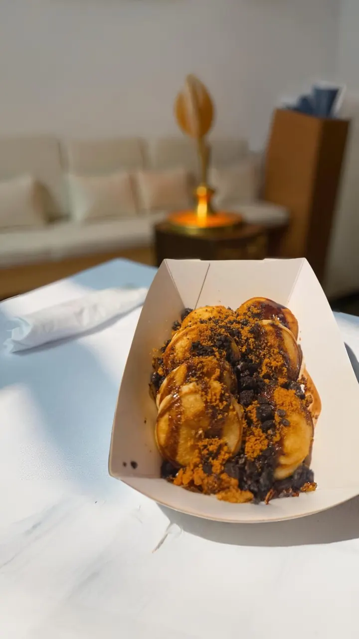 Mini pancakes topped with Biscoff and Oreo crumble served in a boat